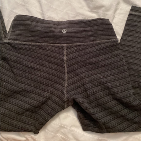 Lululemon crop leggings - Picture 2 of 3